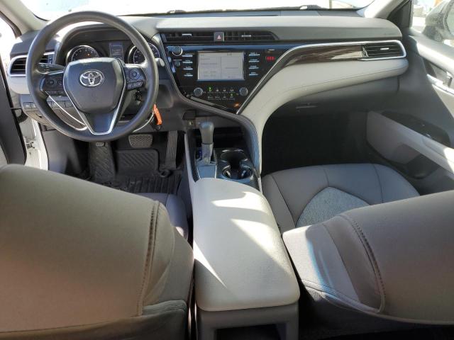 4T1B11HK9JU129460 - 2018 TOYOTA CAMRY L WHITE photo 8