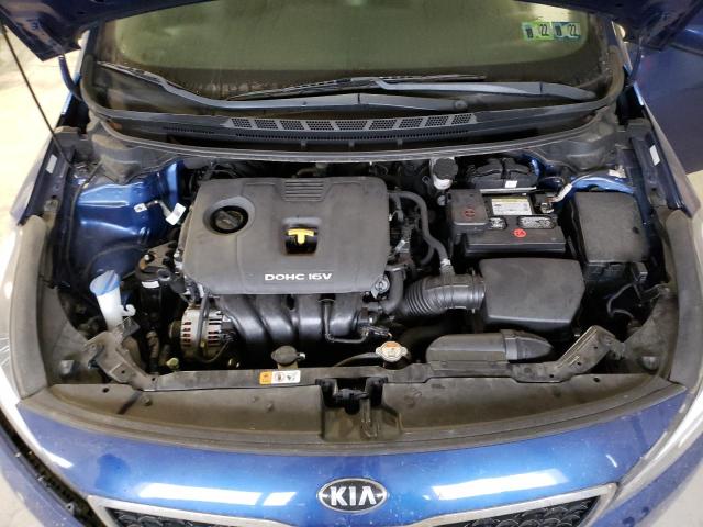 3KPFK4A76JE255302 - 2018 KIA FORTE LX BLUE photo 11