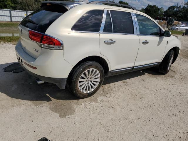 2LMDJ6JKXDBL44179 - 2013 LINCOLN MKX WHITE photo 3