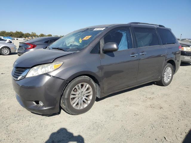 2013 TOYOTA SIENNA XLE, 
