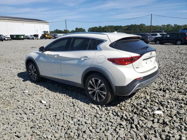 SJKCH5CR4HA027055 - 2017 INFINITI QX30 BASE WHITE photo 2