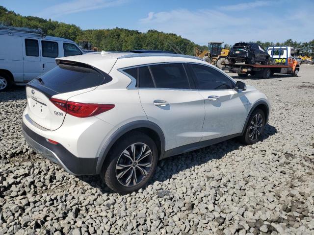 SJKCH5CR4HA027055 - 2017 INFINITI QX30 BASE WHITE photo 3