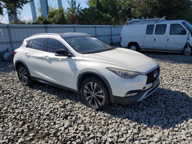 SJKCH5CR4HA027055 - 2017 INFINITI QX30 BASE WHITE photo 4
