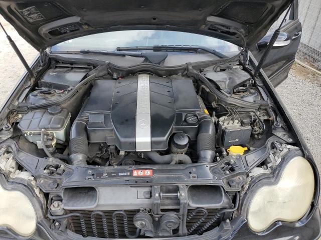 WDBRF61J54F551736 - 2004 MERCEDES-BENZ C 240 黑色 照片 11
