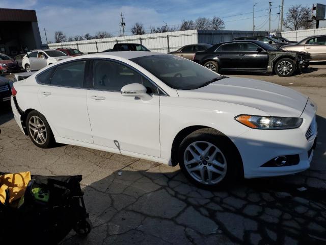 3FA6P0HD1FR165325 - 2015 FORD FUSION SE WHITE photo 4