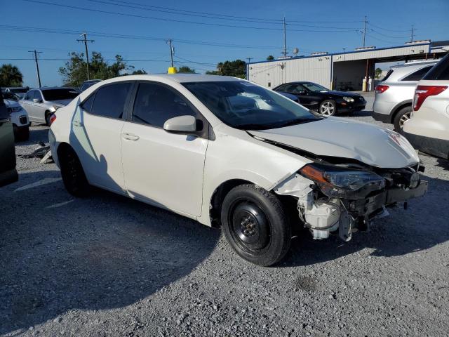 5YFBURHEXJP771235 - 2018 TOYOTA COROLLA L WHITE photo 4