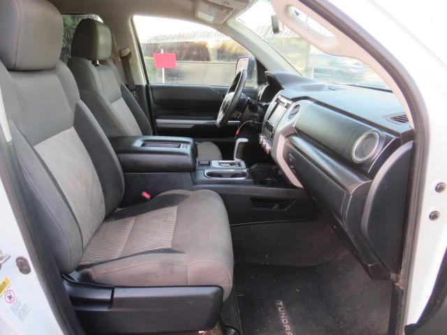 5TFUY5F14HX586907 - 2017 TOYOTA TUNDRA DOUBLE CAB SR/SR5 WHITE photo 5