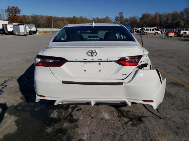 4T1G11AK4RU873799 - 2024 TOYOTA CAMRY SE NIGHT SHADE WHITE photo 6