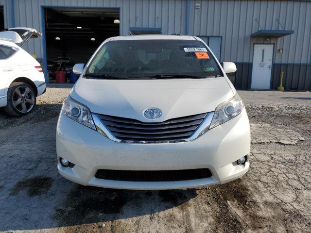 5TDYK3DC8FS644726 - 2015 TOYOTA SIENNA XLE WHITE photo 5