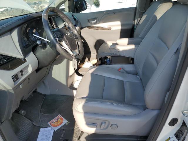 5TDYK3DC8FS644726 - 2015 TOYOTA SIENNA XLE WHITE photo 7