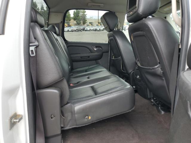 1GCHK23638F210562 - 2008 CHEVROLET SILVERADO K2500 HEAVY DUTY WHITE photo 10