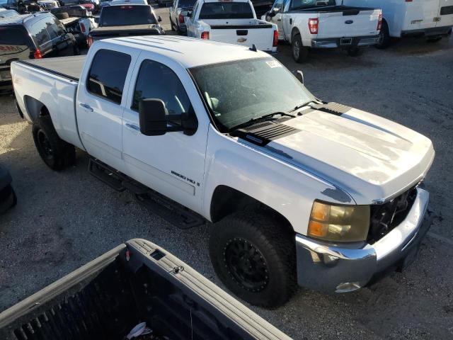 1GCHK23638F210562 - 2008 CHEVROLET SILVERADO K2500 HEAVY DUTY WHITE photo 4