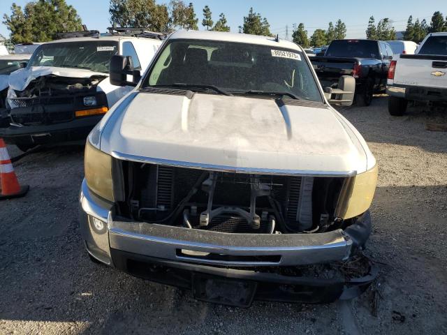 1GCHK23638F210562 - 2008 CHEVROLET SILVERADO K2500 HEAVY DUTY WHITE photo 5