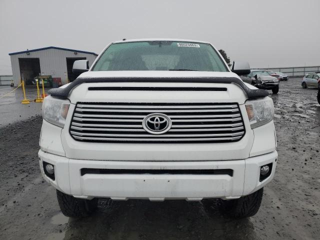 5TFAY5F12HX610530 - 2017 TOYOTA TUNDRA CREWMAX 1794 WHITE photo 5