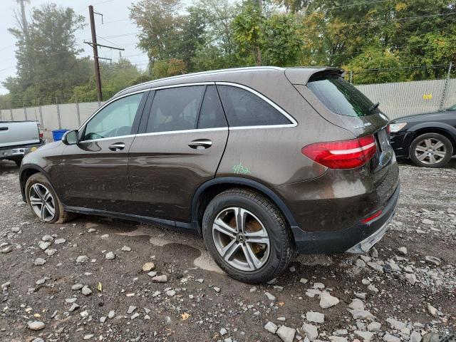 WDC0G4KB9JV074601 - 2018 MERCEDES-BENZ GLC 300 4MATIC BROWN photo 2