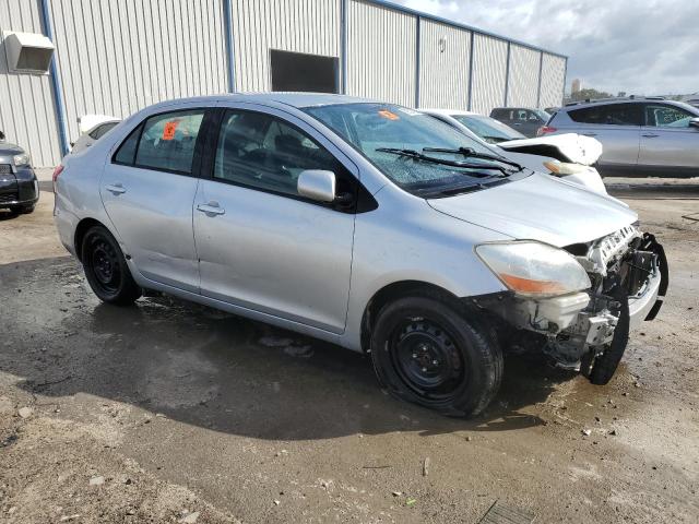 JTDBT4K39A1356019 - 2010 TOYOTA YARIS SILVER photo 4