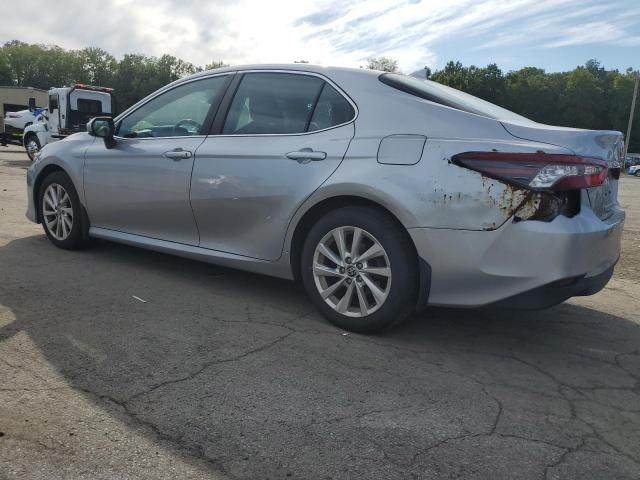 4T1C11BK1MU023988 - 2021 TOYOTA CAMRY LE SILVER photo 2