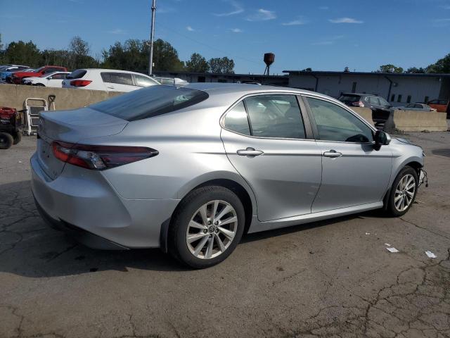 4T1C11BK1MU023988 - 2021 TOYOTA CAMRY LE SILVER photo 3