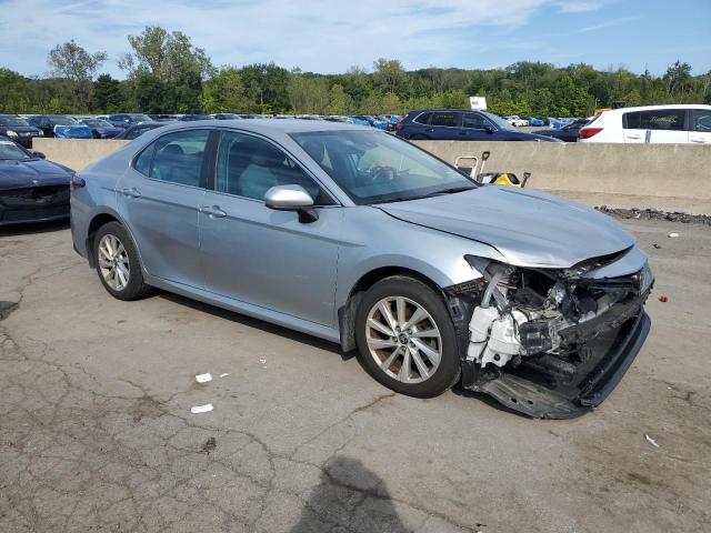 4T1C11BK1MU023988 - 2021 TOYOTA CAMRY LE SILVER photo 4