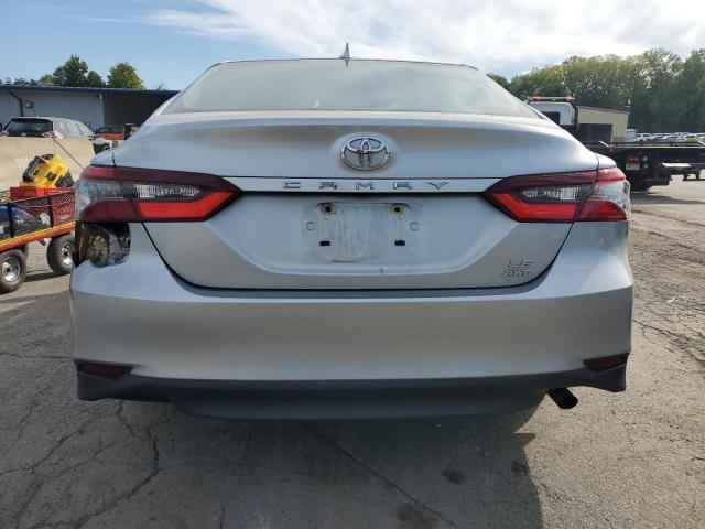 4T1C11BK1MU023988 - 2021 TOYOTA CAMRY LE SILVER photo 6