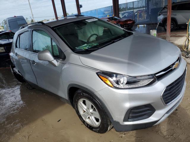 3GNCJLSB1KL379081 - 2019 CHEVROLET TRAX 1LT SILVER photo 4