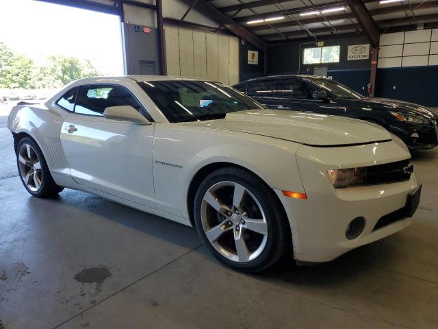 2G1FA1E31D9175068 - 2013 CHEVROLET CAMARO LS WHITE photo 4