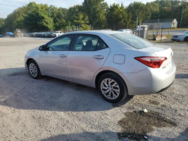 2T1BURHE0JC052138 - 2018 TOYOTA COROLLA L ვერცხლისფერი ფოტო 2