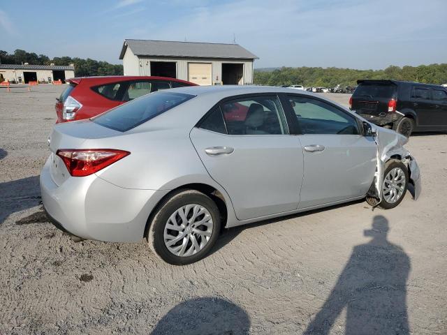 2T1BURHE0JC052138 - 2018 TOYOTA COROLLA L ვერცხლისფერი ფოტო 3