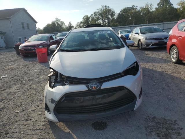 2T1BURHE0JC052138 - 2018 TOYOTA COROLLA L ვერცხლისფერი ფოტო 5