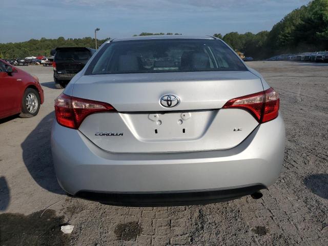 2T1BURHE0JC052138 - 2018 TOYOTA COROLLA L ვერცხლისფერი ფოტო 6