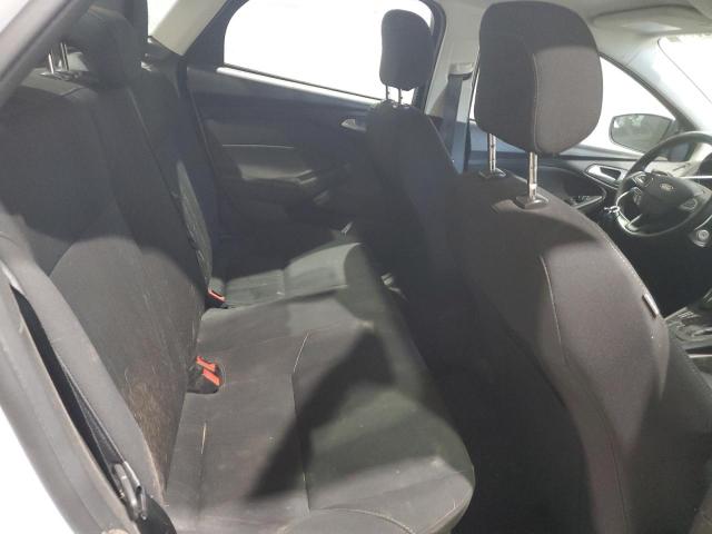 1FADP3F24JL254517 - 2018 FORD FOCUS SE WHITE photo 10