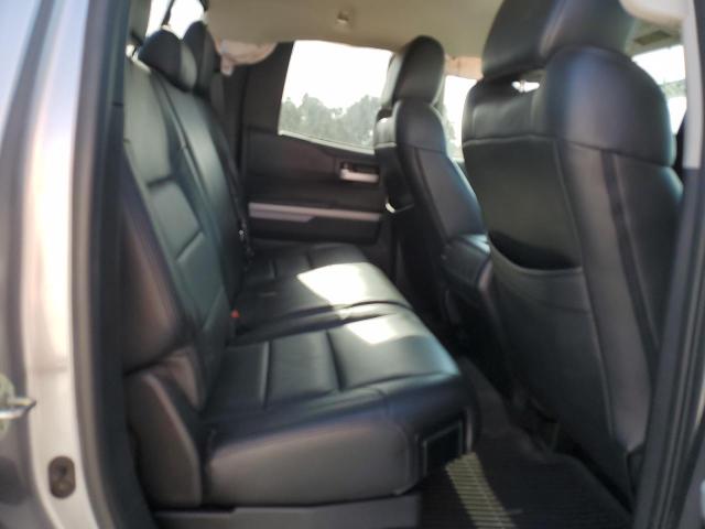 5TFUW5F12JX681199 - 2018 TOYOTA TUNDRA DOUBLE CAB SR/SR5 SILVER photo 10