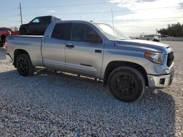 5TFUW5F12JX681199 - 2018 TOYOTA TUNDRA DOUBLE CAB SR/SR5 SILVER photo 4
