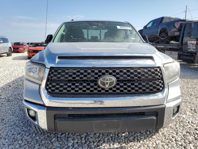 5TFUW5F12JX681199 - 2018 TOYOTA TUNDRA DOUBLE CAB SR/SR5 SILVER photo 5