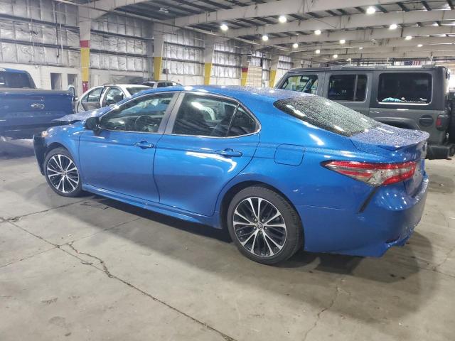 4T1B11HK8JU153622 - 2018 TOYOTA CAMRY L BLUE photo 2