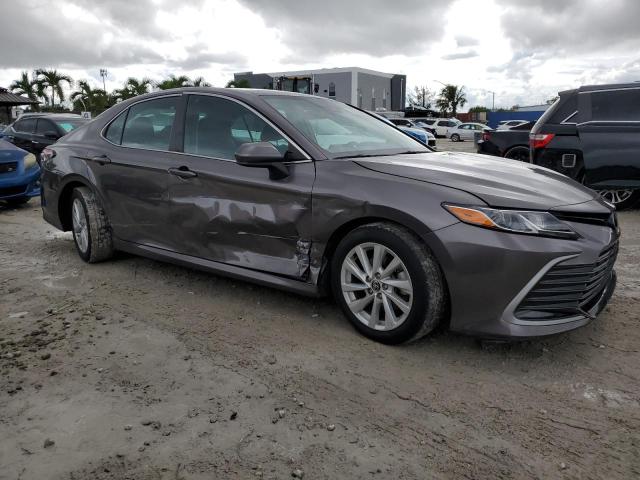 4T1C11AK6NU053197 - 2022 TOYOTA CAMRY LE GRAY photo 4