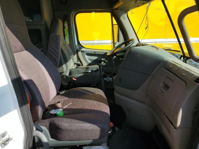 3AKJGLD50FSGB1334 - 2015 FREIGHTLINER CASCADIA WHITE photo 5