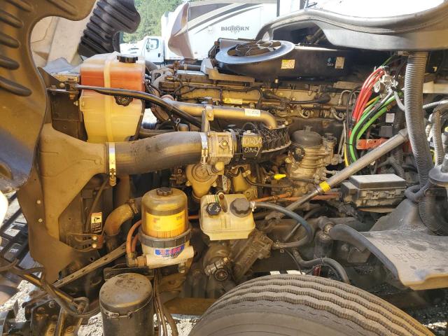 3AKJGLD50FSGB1334 - 2015 FREIGHTLINER CASCADIA WHITE photo 7