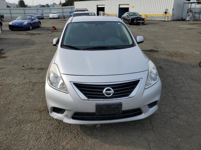 3N1CN7AP0CL928873 - 2012 NISSAN VERSA S SILVER photo 5