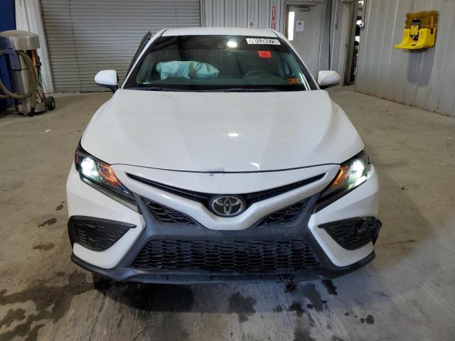 4T1T11AK4RU858492 - 2024 TOYOTA CAMRY SE NIGHT SHADE WHITE photo 5