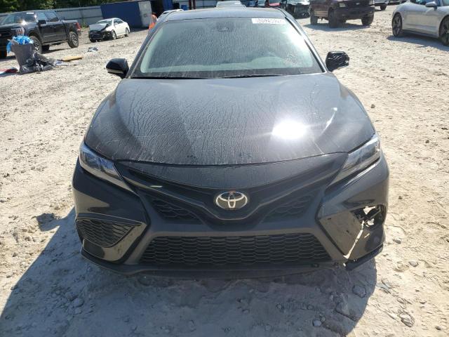 4T1G11AK3RU218985 - 2024 TOYOTA CAMRY SE NIGHT SHADE BLACK photo 5