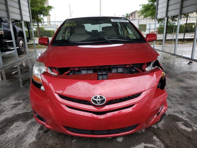 JTDBT923984040402 - 2008 TOYOTA YARIS RED photo 5