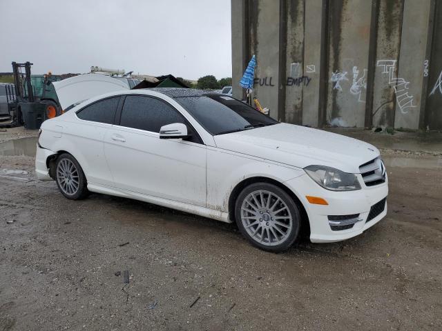 WDDGJ4HBXDG036841 - 2013 MERCEDES-BENZ C 250 WHITE photo 4