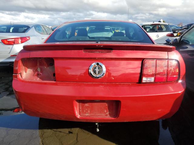 1ZVHT80N485174363 - 2008 FORD MUSTANG RED photo 6