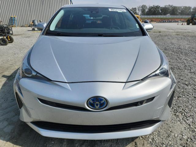 JTDKARFU4J3552685 - 2018 TOYOTA PRIUS Silber Foto 5