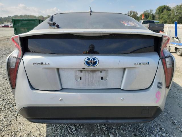 JTDKARFU4J3552685 - 2018 TOYOTA PRIUS Silber Foto 6