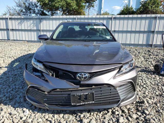 4T1R11BK3NU049147 - 2022 TOYOTA CAMRY LE GRAY photo 5