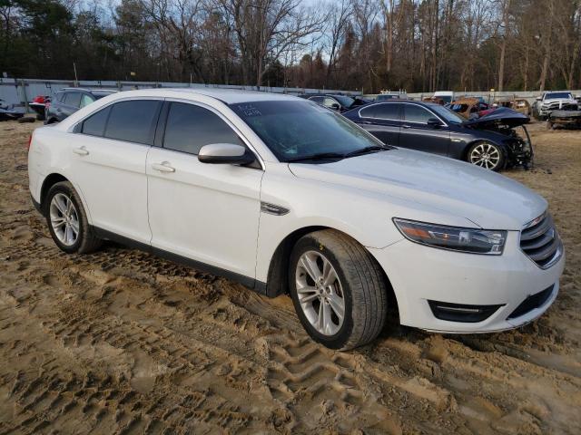 1FAHP2H89HG127035 - 2017 FORD TAURUS SEL WHITE photo 4