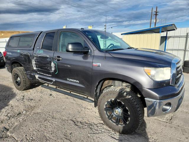 5TFUY5F16BX160630 - 2011 TOYOTA TUNDRA DOUBLE CAB SR5 GRAY photo 4