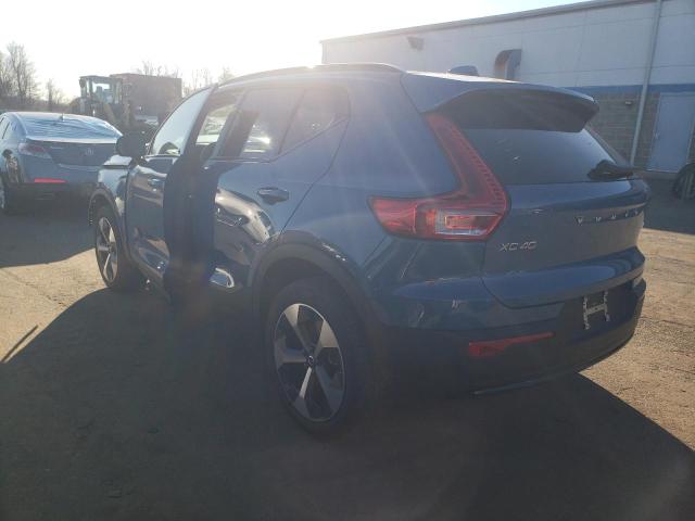 YV4L12UW6P2942960 - 2023 VOLVO XC40 PLUS BLUE photo 2